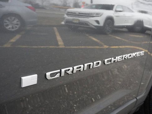 Used 2025 Jeep Grand Cherokee Limited AWD/4WD image 24