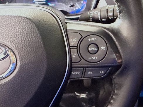 Used 2022 Toyota Corolla Cross XLE FWD image 15