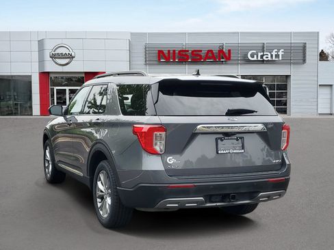 Used 2023 Ford Explorer XLT w/ Equipment Group 202A AWD/4WD image 4