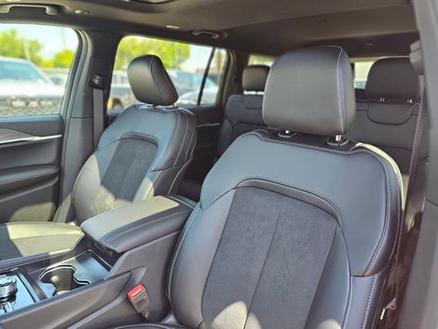 New 2026 Jeep Grand Cherokee L 4WD image 19