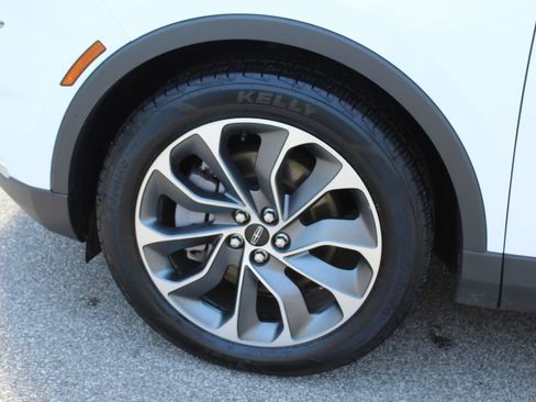 Used 2023 Lincoln Nautilus Reserve AWD/4WD image 9