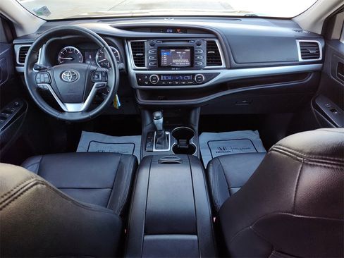 Used 2014 Toyota Highlander LE image 31