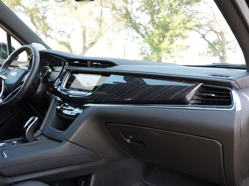 Certified 2025 Cadillac XT6 Premium Luxury image 25