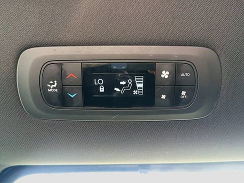Used 2025 Chrysler Pacifica Select FWD image 26