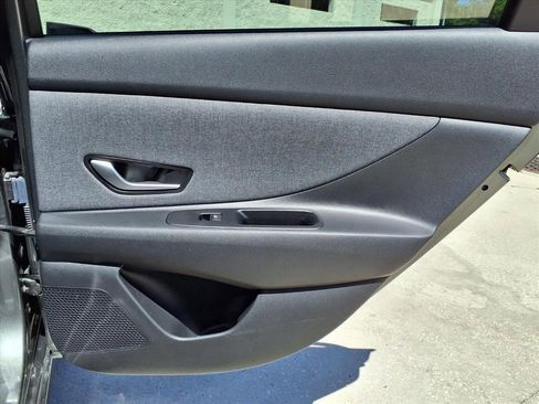 Used 2025 Hyundai Elantra Limited FWD image 11
