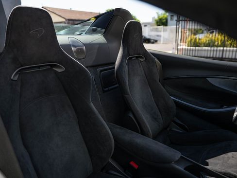 Used 2025 McLaren Artura Spider image 11