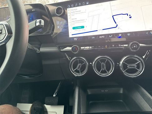 New 2025 Chevrolet Blazer EV LT image 22