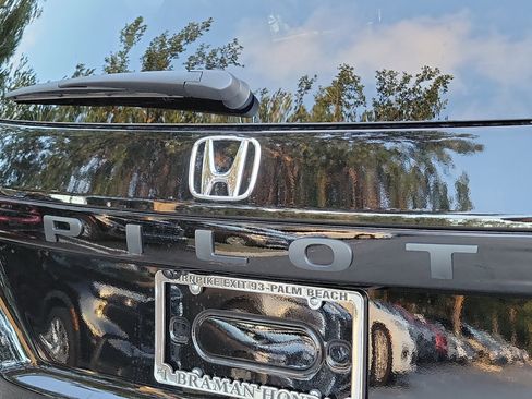 New 2026 Honda Pilot Sport image 8