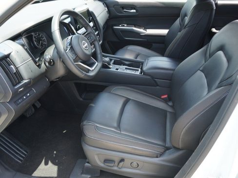 Used 2024 Nissan Pathfinder SL w/ SL Premium Package FWD image 13