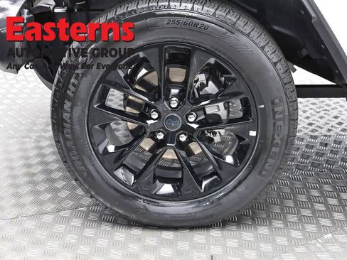 Used 2025 Jeep Wrangler Unlimited Sahara AWD/4WD image 29