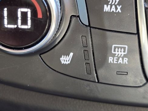 Used 2023 Chevrolet Traverse LT image 5