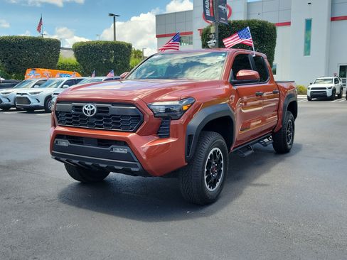 Used 2025 Toyota Tacoma TRD Off-Road AWD/4WD image 5