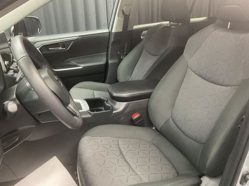 Used 2025 Toyota RAV4 XLE w/ Convenience Package AWD/4WD image 11