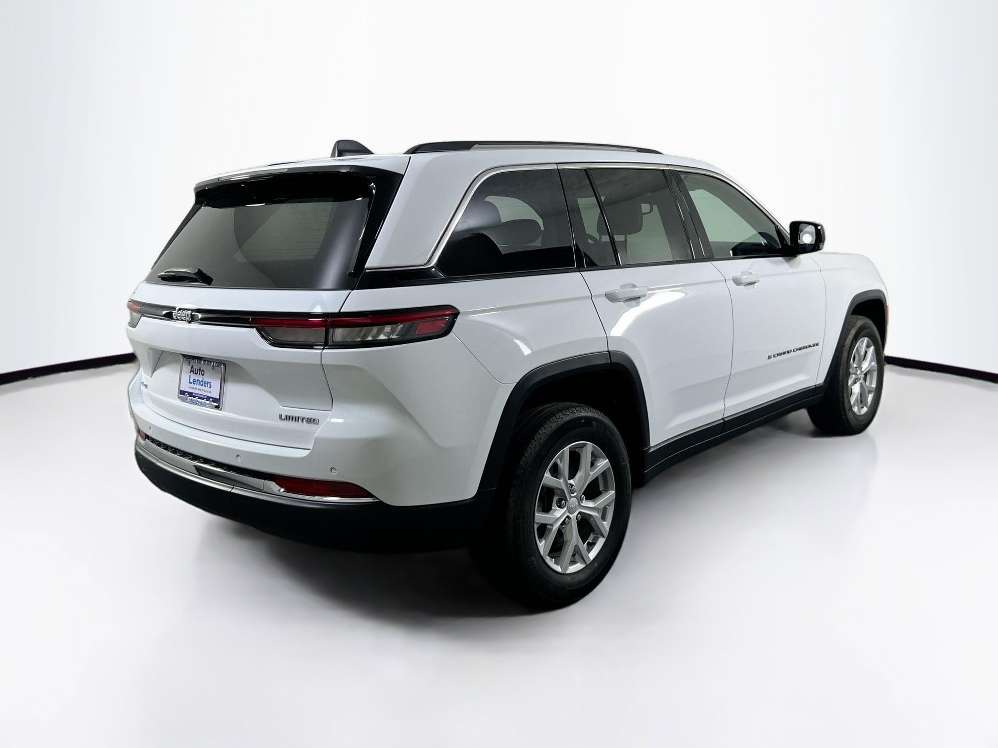 Used 2023 Jeep Grand Cherokee Limited AWD/4WD image 5