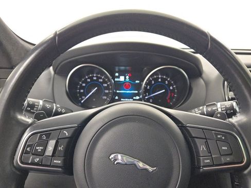 Used 2019 Jaguar F-PACE Premium image 37