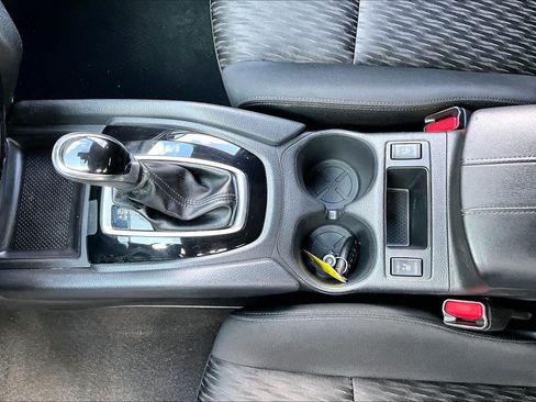 Used 2019 Nissan Rogue SV FWD image 17