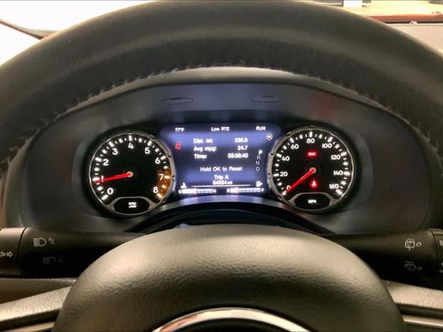 Used 2016 Jeep Renegade Trailhawk w/ Premium Trailhawk Package AWD/4WD image 24