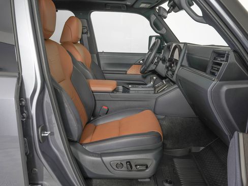 Used 2025 Lexus GX 550 image 10