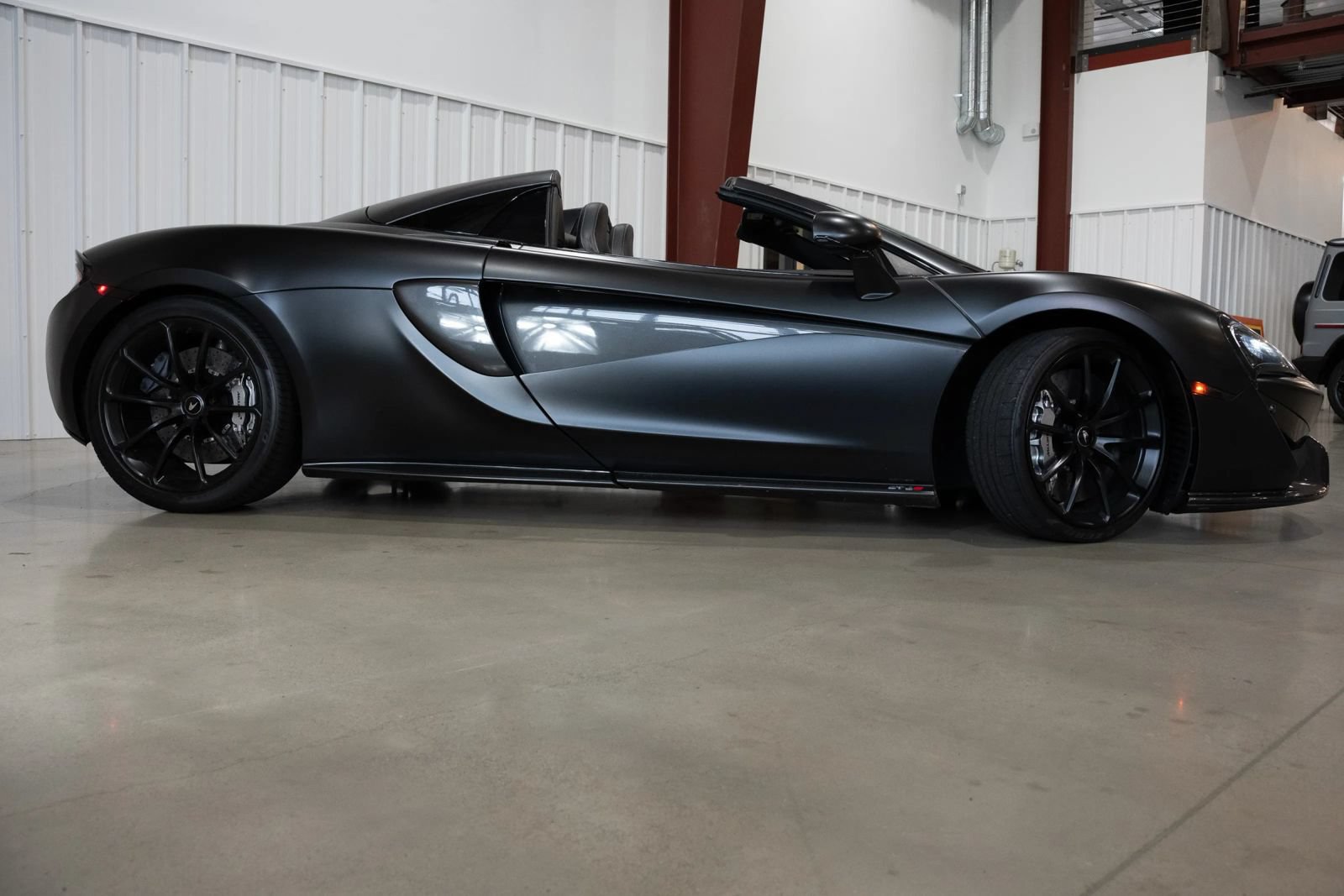 Used 2019 McLaren 570S Spider RWD image 10