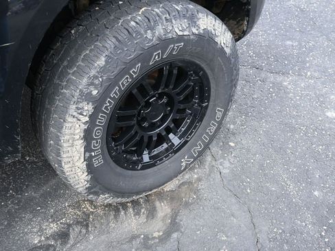 Used 2014 Nissan Frontier SV image 16