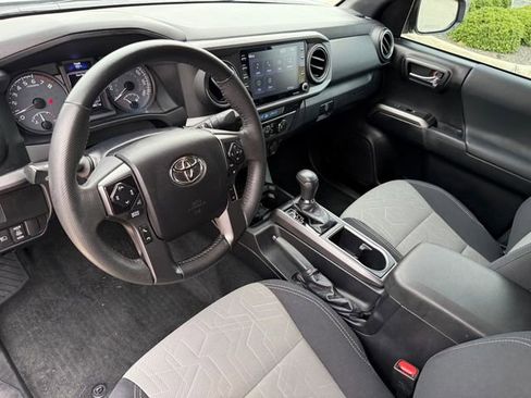 Used 2022 Toyota Tacoma TRD Sport w/ Technology Package RWD image 9