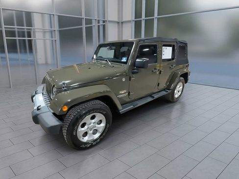 Used 2015 Jeep Wrangler Unlimited Sahara w/ Connectivity Group image 4