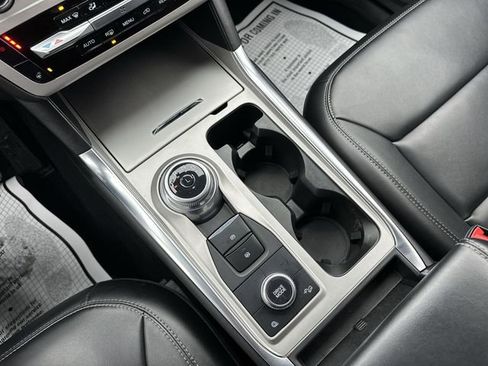 Used 2023 Ford Explorer XLT w/ Equipment Group 202A image 22