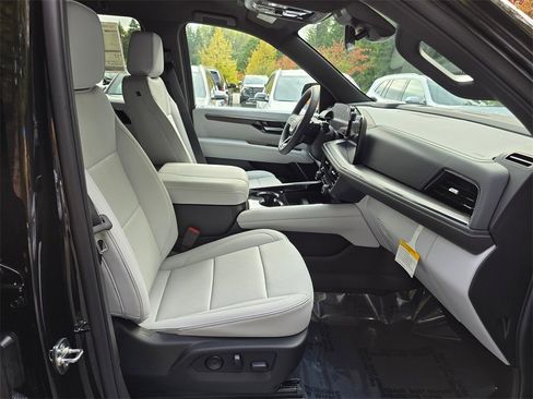 New 2026 Chevrolet Suburban Premier image 11
