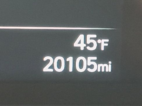 Used 2025 Hyundai Venue SEL image 2