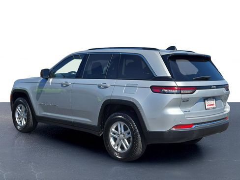 Used 2023 Jeep Grand Cherokee Laredo image 11