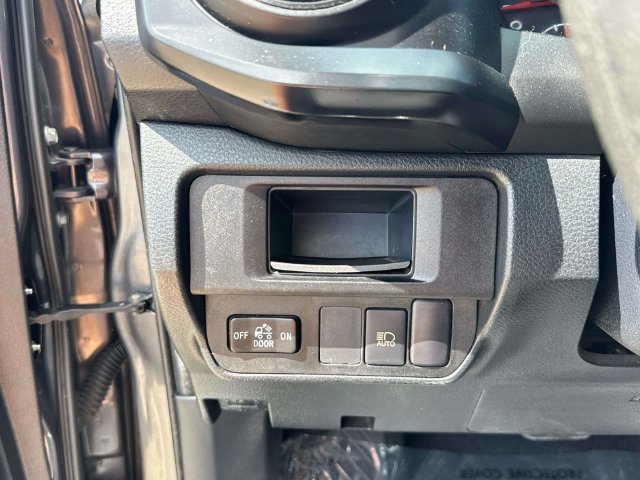Used 2018 Toyota Tacoma SR w/ SR Convenience Package RWD image 27