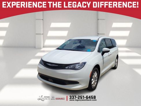 Used 2023 Chrysler Voyager LX FWD image 1