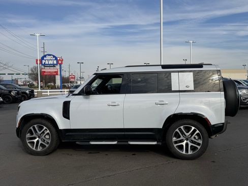 Used 2023 Land Rover Defender 110 X-Dynamic SE image 12