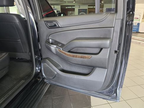 Used 2020 Chevrolet Suburban LT image 16