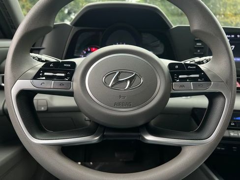 Used 2023 Hyundai Elantra SEL w/ Cargo Package image 21