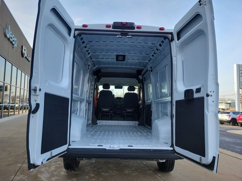 Used 2025 RAM ProMaster 2500 w/ Convenience Group image 19