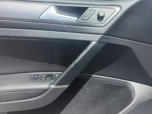 Used 2018 Volkswagen Golf SE FWD image 7
