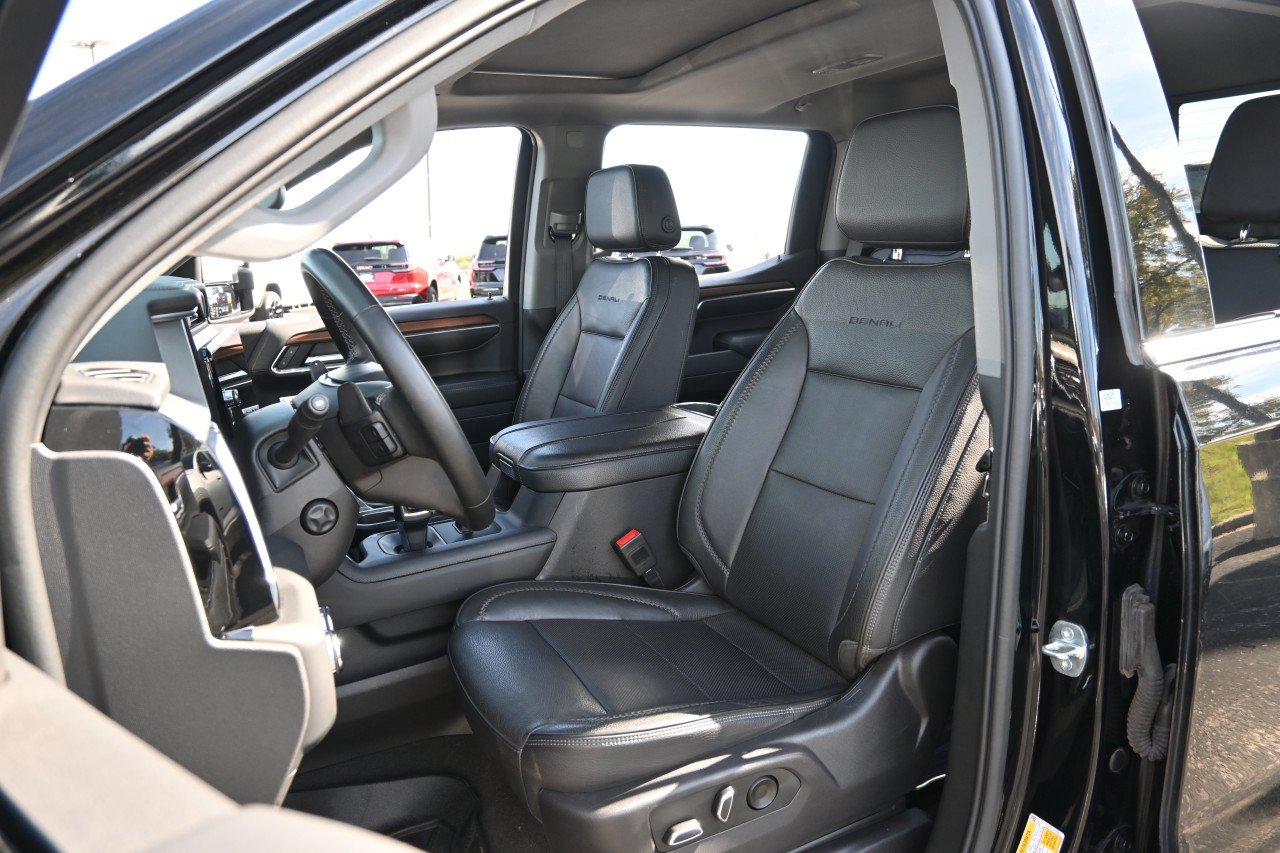 Used 2023 GMC Sierra 1500 Denali w/ Technology Package AWD/4WD image 18