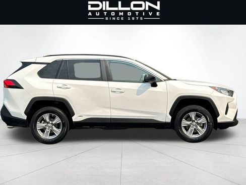 Used 2022 Toyota RAV4 LE AWD/4WD image 3