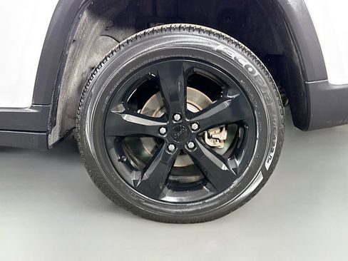 Used 2023 Jeep Grand Cherokee Altitude image 33