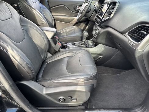 Used 2019 Jeep Cherokee Limited AWD/4WD image 25