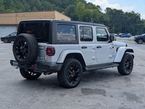 Used 2023 Jeep Wrangler Unlimited Sahara w/ Cold Weather Group AWD/4WD image 9