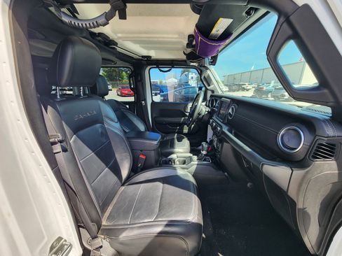 Used 2018 Jeep Wrangler Unlimited Sahara image 13