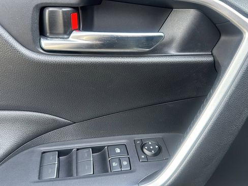 Used 2022 Toyota RAV4 SE w/ Weather & Moonroof Package image 16