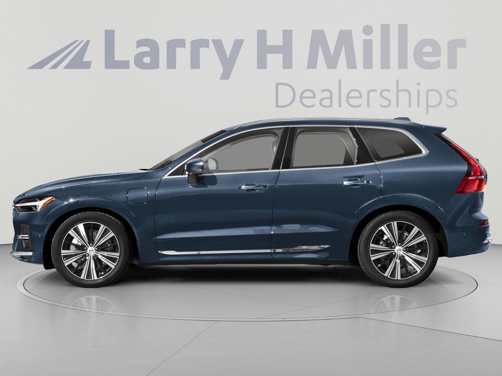 Used 2024 Volvo XC60 T8 Ultimate w/ Climate Package AWD/4WD image 3
