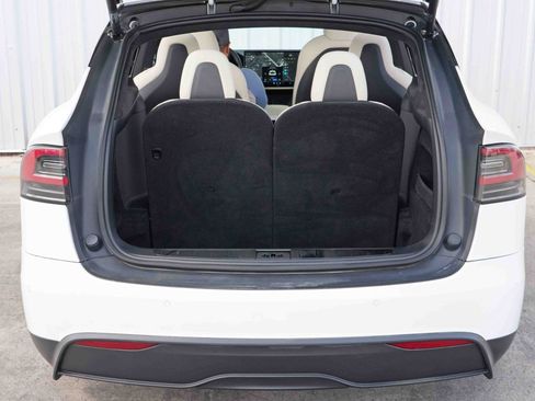 Used 2022 Tesla Model X Plaid image 10