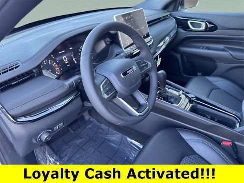 New 2026 Jeep Compass Latitude image 19