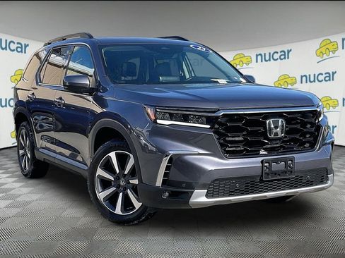 Used 2023 Honda Pilot Touring image 1