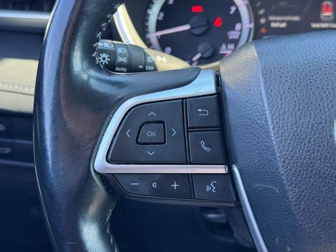 Used 2023 Toyota Highlander XLE image 31