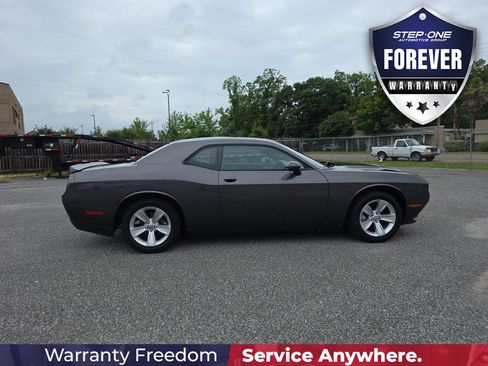 Used 2023 Dodge Challenger SXT RWD image 8